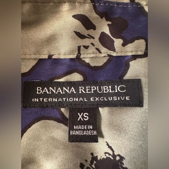 BANANA REPUBLIC Dillon Floral Silky Blouse Button Down Front XS Blue Green - Picture 8 of 9